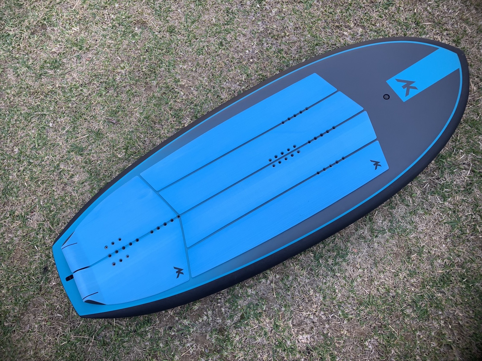 爆買い！ サーフィン 2022 AK フォイルボード 36L ウイングフォイル