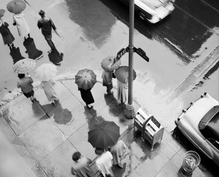 1950s-aerial-of-street-corner-in-the-rain,2503562