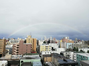 暴風雨後の虹
