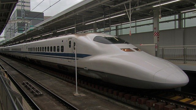 shinkansen-2712038_640.jpg