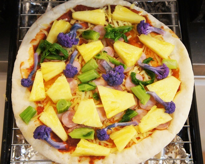 パイナップルと紫カリフラワーピザ1