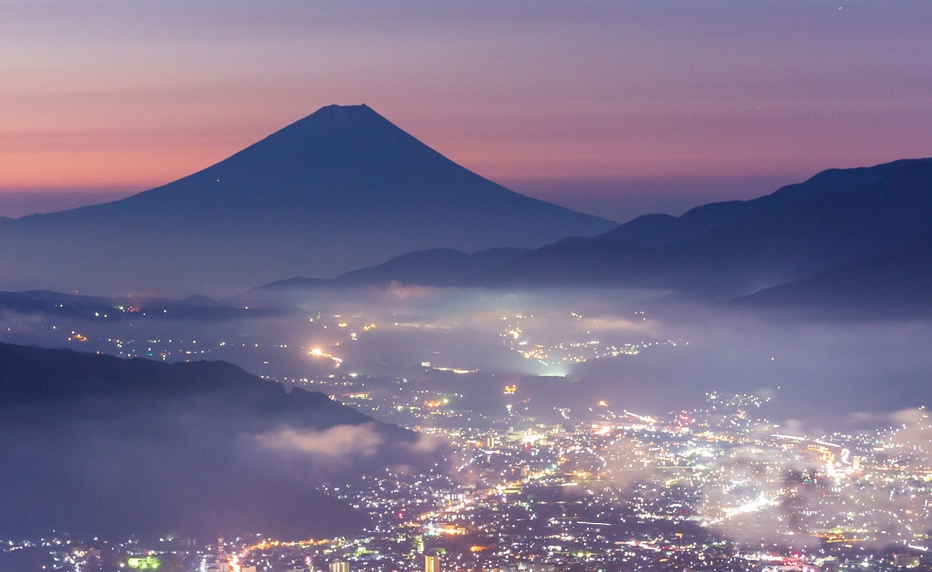 高ボッチ高原から諏訪湖の雲海と富士山