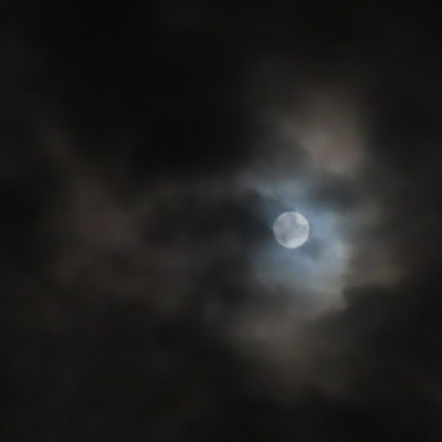 雲に隠れた中秋の名月