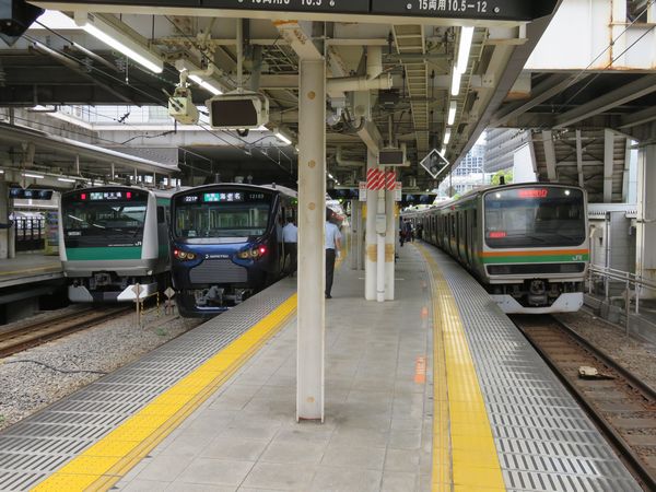 線路切替工事中の大崎駅における折り返し運転。通常とはホームの使用パターンが異なり、5・6番線がりんかい線、7・8番線が湘南新宿ライン・相鉄直通が入線した。