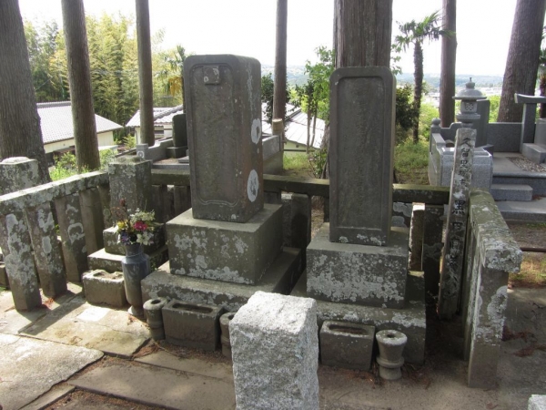 黒田直養の墓