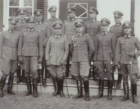 Gruppenfoto des WH Offiziers